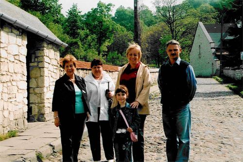 Osoby z komisji zwiedzają Kazimierz Dolny